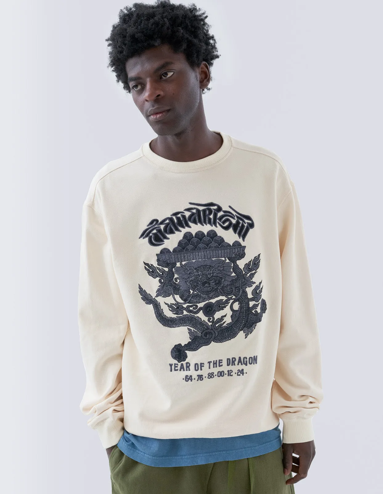 5015 Abundance Dragon Crew Sweat Ecru