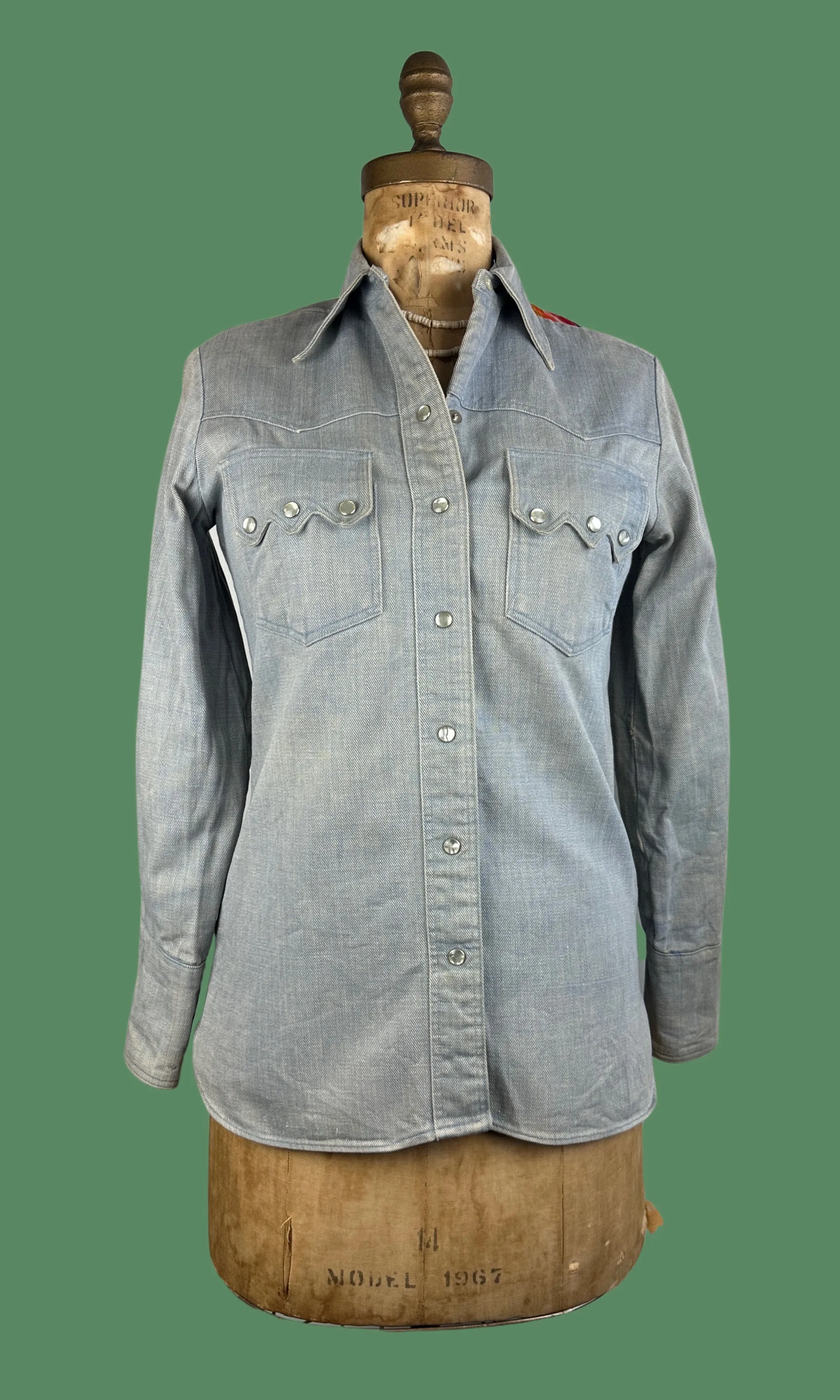 LADY WRANGLER 70s Hand Embroidered Denim Shirt • Small